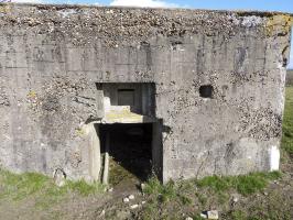 Ligne Maginot - EART - (Blockhaus pour arme infanterie) - L'entrée est surmonté d'un créneau de ventilation.