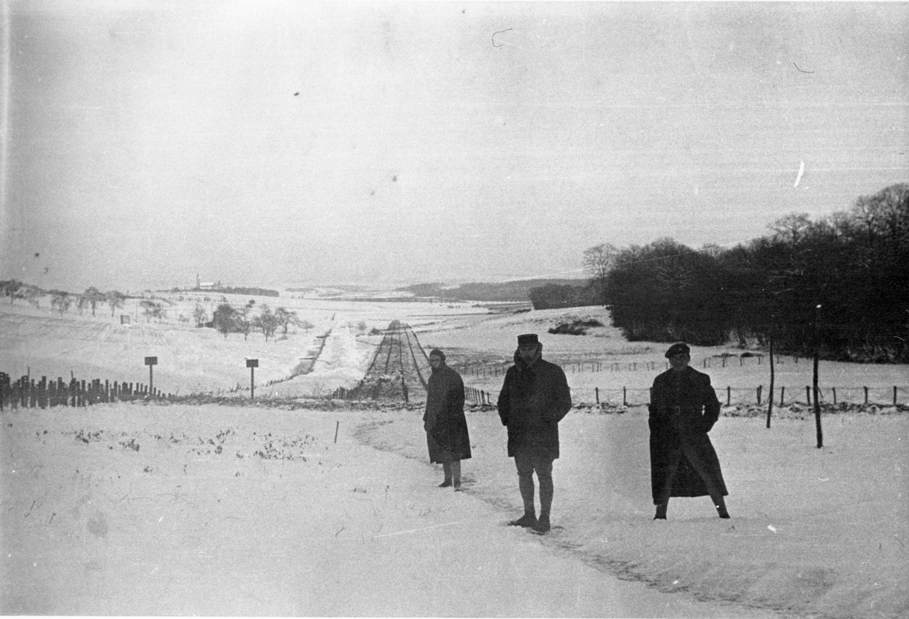 Ligne Maginot - BOUST - C44 - (Casemate d'infanterie - Simple) - Le ravin de Boust, fossé antichar et réseau bas vu depuis la casemate