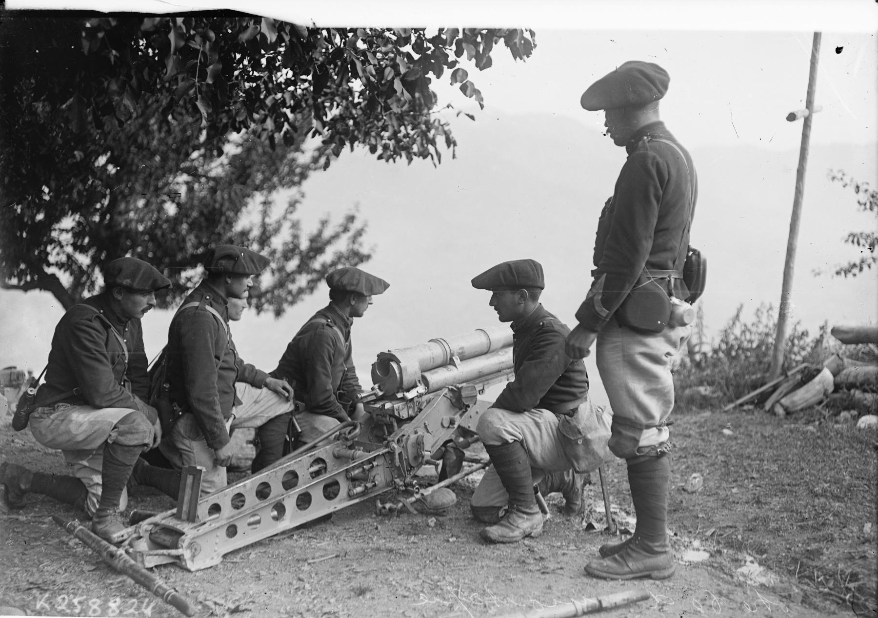 Ligne Maginot - Canon de 65 de montagne mle 1906 - Pièce de 65 de montagne mise en batterie par les chasseurs du 30° BCP (1922)