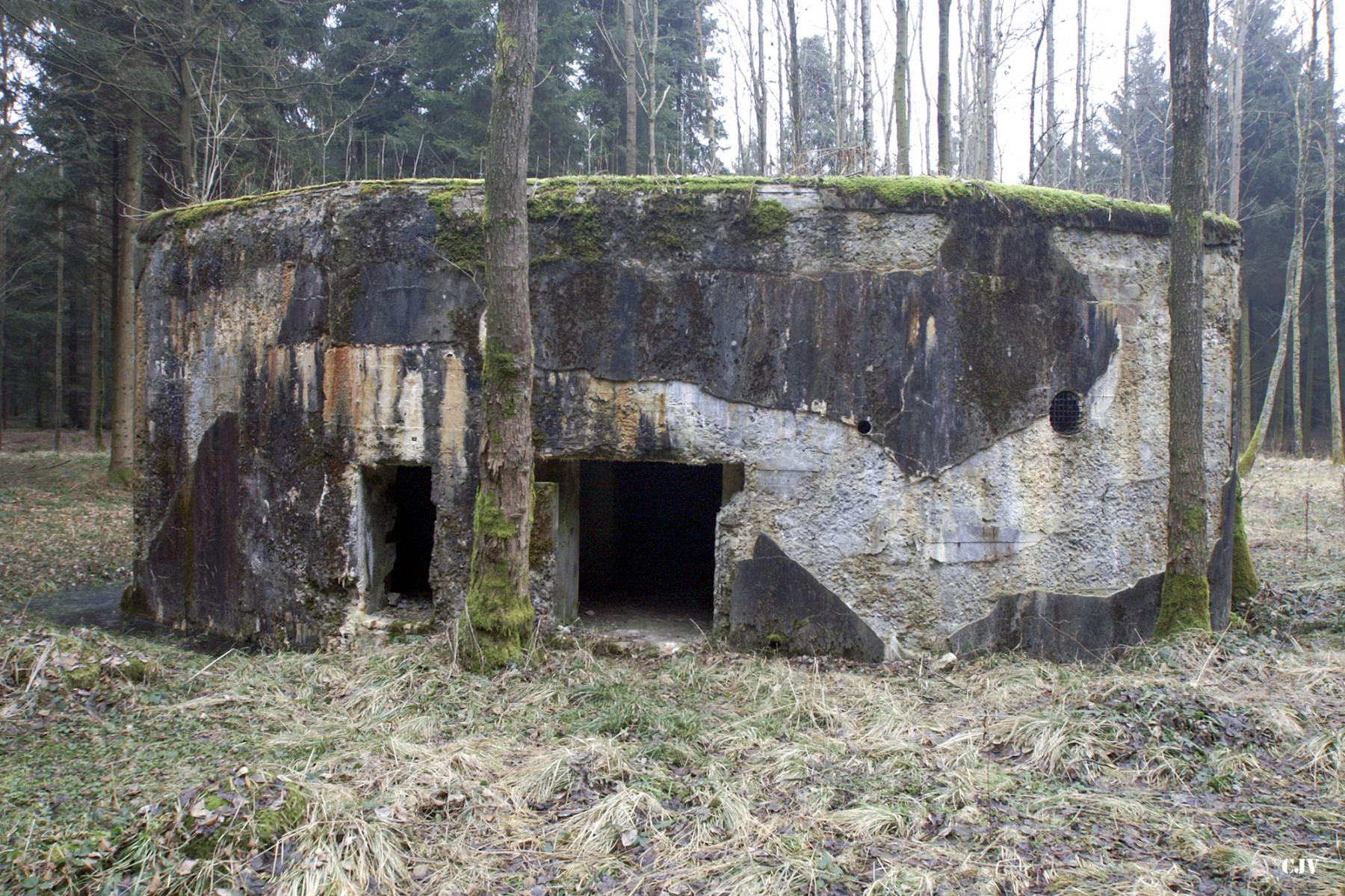 Ligne Maginot - A6 - LA CROUPE - (Blockhaus pour canon) - Les entrées pour le personnel et la pièce antichar
