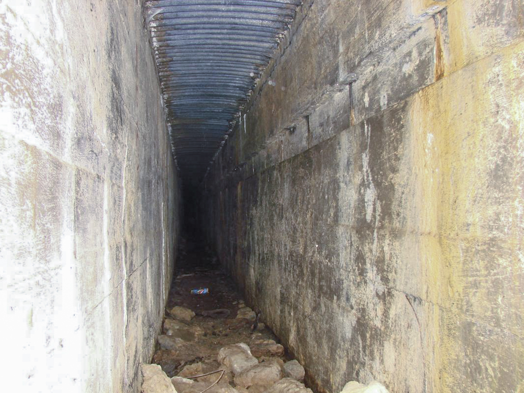 Ligne Maginot - KOENIGSMACKER (FESTE DE) - (Ouvrage d'artillerie) - Mur d'escarpe
Couloir à l'intérieur du mur d'escarpe.