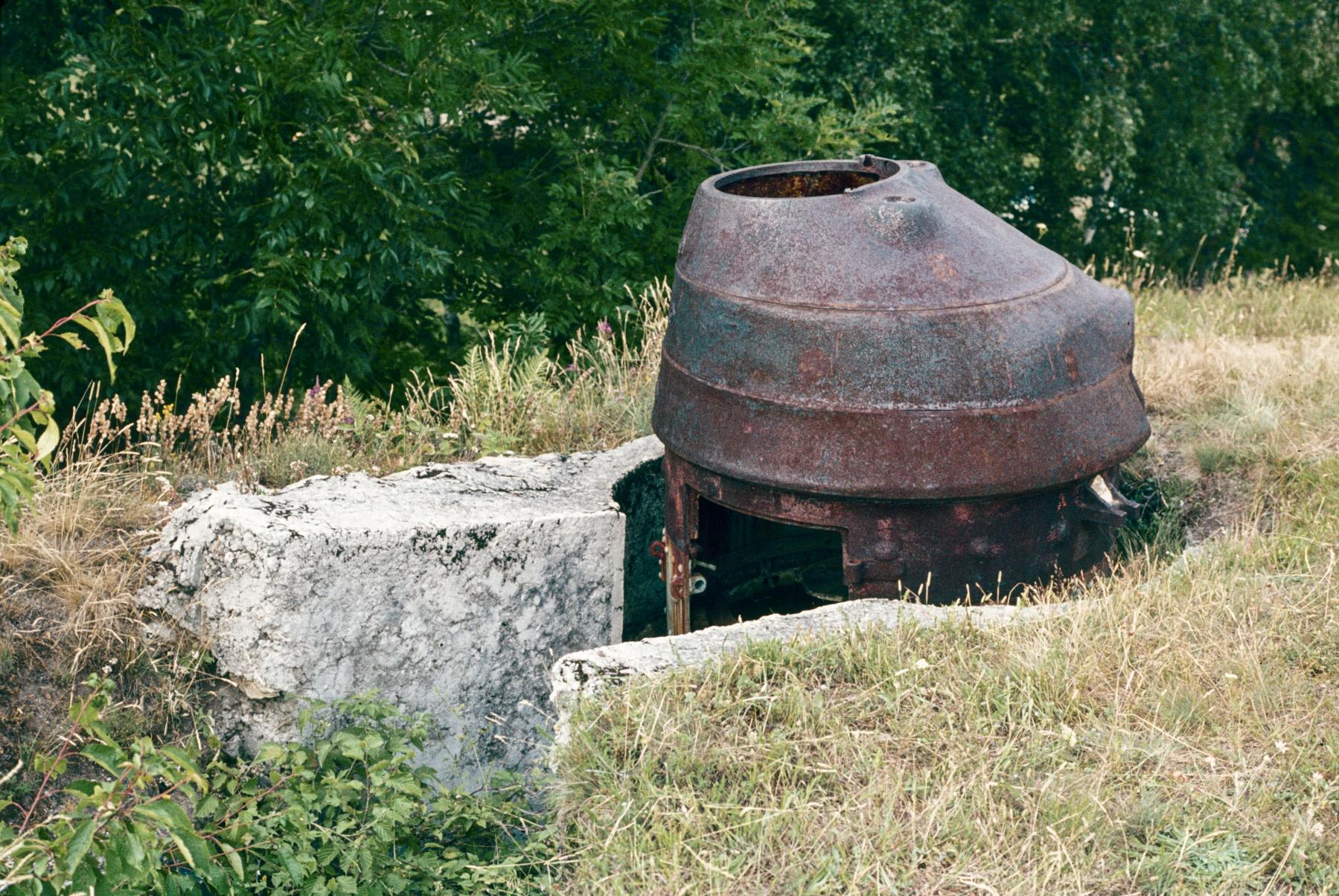 Ligne Maginot - AMODON (TD N° 600) - (Cuve pour arme d'infanterie) - La tourelle en 1982
La cuve bétonnée est bien visible sur la photo