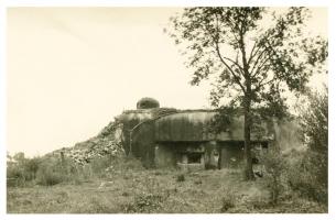 Ligne Maginot - A30 - BRUILLE NORD - (Casemate d'infanterie) - La casemate après les combats.
Photo allemande
