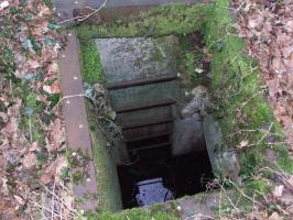 Ligne Maginot - BT45 - (Cuve pour arme d'infanterie) - L'accès en puits à la cuve.