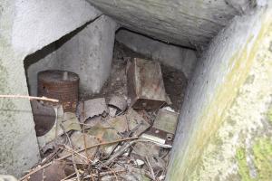 Ligne Maginot - T607 - (Cuve pour arme d'infanterie) - Vue intérieur : niche à munition à gauche et l'entrée au fond à gauche