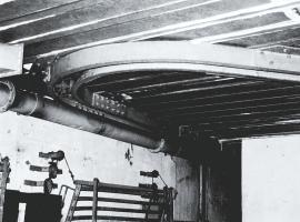 Ligne Maginot - BOIS D'OTTONVILLE - BCA1 - (Casemate d'artillerie) - Photo des années 1970. 
le système de monorail permettant la manutention des munitions et des pièces