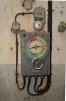 Ligne Maginot - Transmetteur d'ordres Carpentier - Le transmetteur d'ordres (récepteur) avec sa sonnerie et l'interrupteur permettant de couper cette dernière