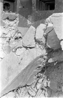 Ligne Maginot - OBERROEDERN NORD - (Casemate d'infanterie - Double) - Photo prise après les combats
Le fossé détruit par l'explosion d'une bombe en avant de la casemate