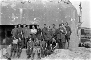 Ligne Maginot - OBERROEDERN NORD - (Casemate d'infanterie - Double) - Photo prise après les combats
La casemate avec son équipage