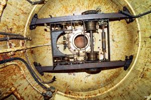 Ligne Maginot - CATTENOM - O20 - (Observatoire d'artillerie) - Le dispositif de manutention permettant la mise en place des périscopes dans la cloche