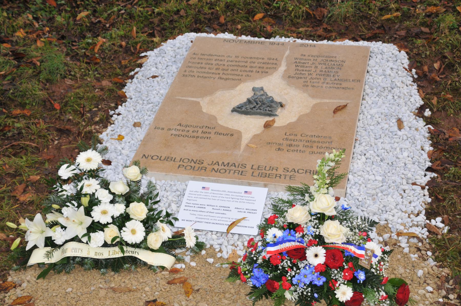 Ligne Maginot - HACKENBERG - A19 - (Ouvrage d'artillerie) - Bloc 8
Le petit monument près du bloc en souvenir des GI's tombés ici à la Libération