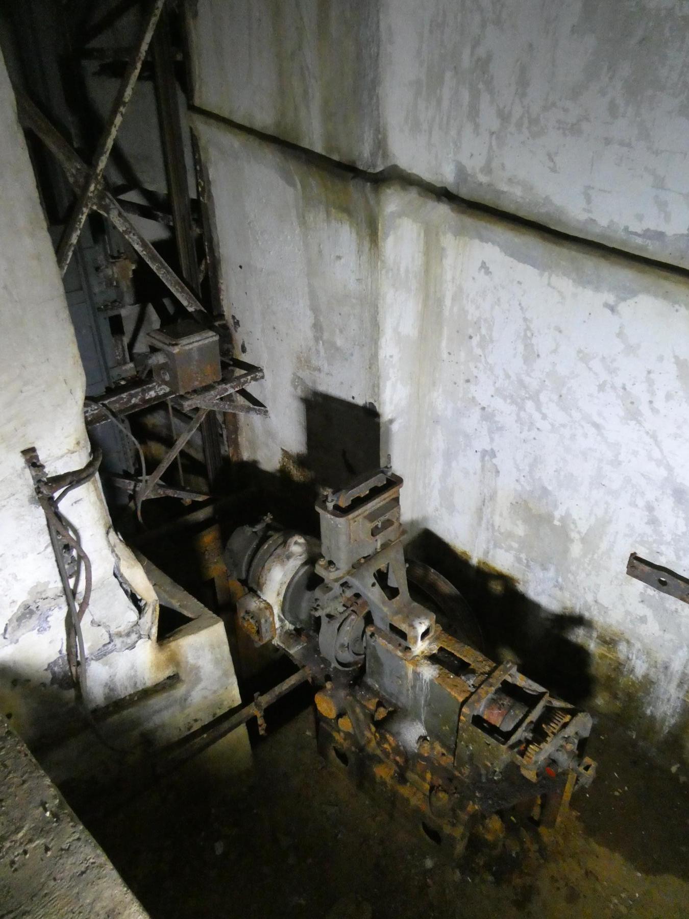 Ligne Maginot - GORDOLON (GN) - (Ouvrage d'artillerie) - Etage intermédiaire: Ascenseur menant au bloc 2 (Machinerie)