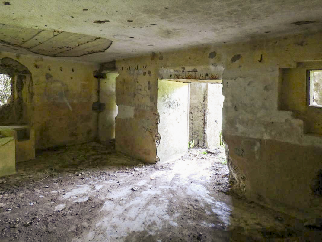 Ligne Maginot - B818 - LA TAILLE LAMBEAUX - (Blockhaus pour canon) - Vue intérieure des entrées et de leur environnement