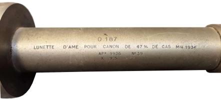Ligne Maginot - Lunette d'âme O 187 - Lunette d'ame pour canon de 47 mm mle 1934
Le marquage sur le corps de la lunette