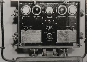 Ligne Maginot - Système d'alerte au gaz - Poste émetteur récepteur - Tableau émetteur et récepteur du sytème d'alerte au gaz prévu pour le PC de l'ouvrage
(ouvrage du Simserhof - aout 1940)