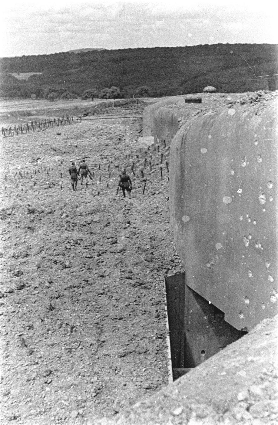 Ligne Maginot - HOCHWALD - (Ouvrage d'artillerie) - Les bloc 13 et 12 après les combats
