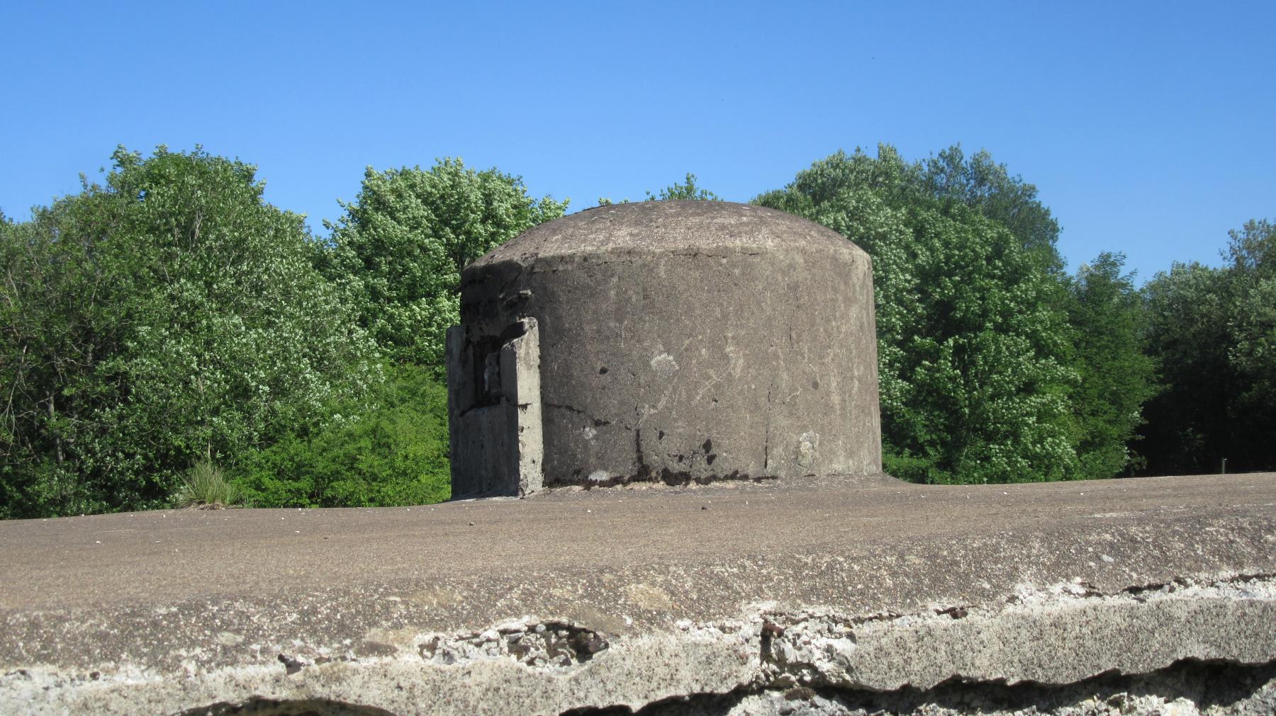 Ligne Maginot - VALDAHON - (Camp de sureté) - vue d'ensemble de la cloche en béton 