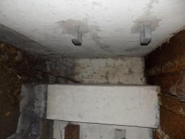 Ligne Maginot - HANAU 1 - (Blockhaus pour canon) - Le support de ventilation et le trou d'évacuation au plafond