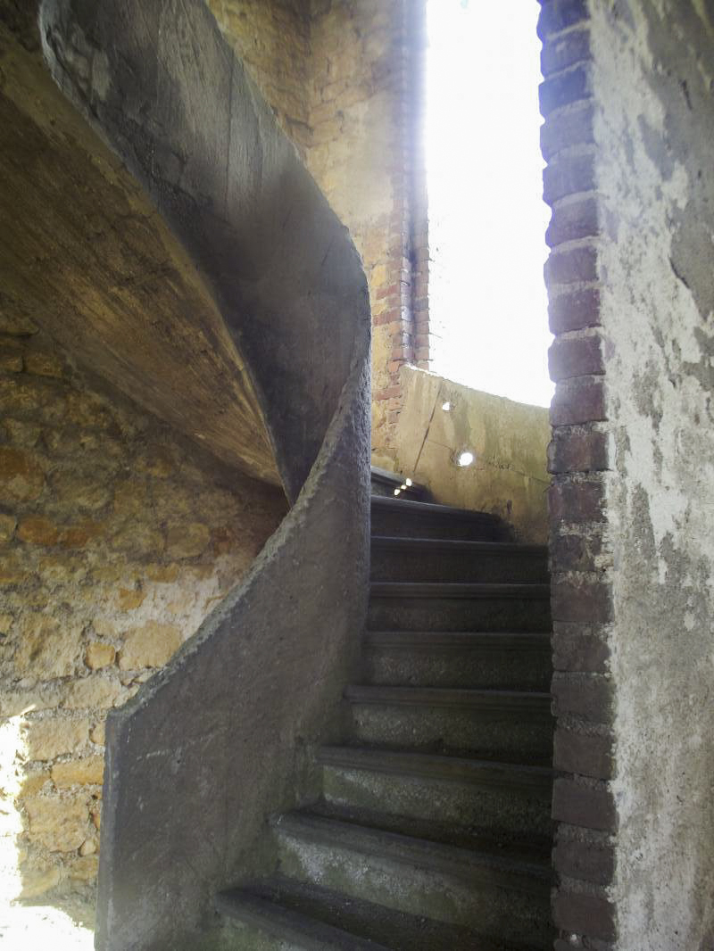 Ligne Maginot - LA FERTE - (Camp de sureté) - Intérieur du bâtiment principal, escalier vue depuis l'entrée.