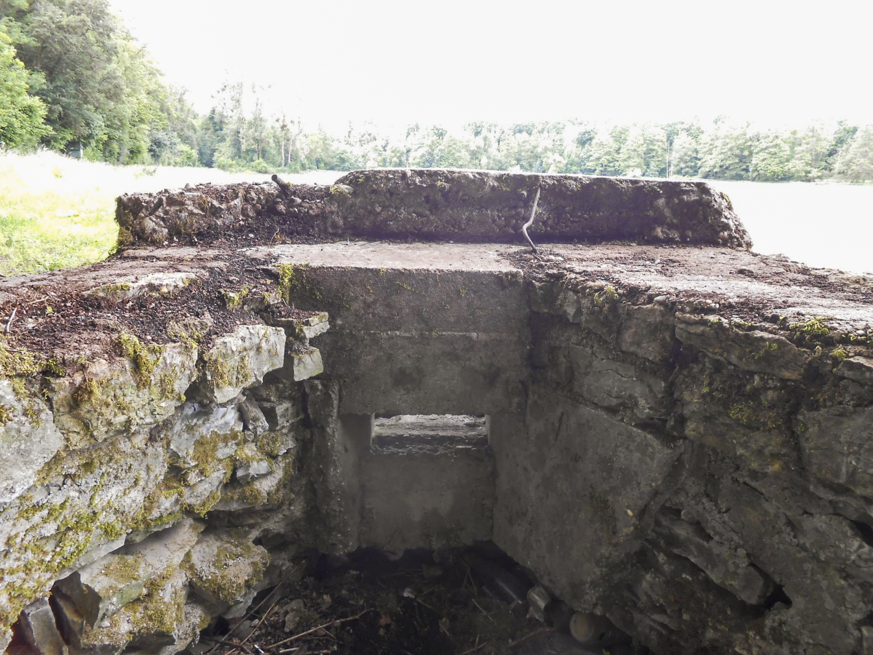 Ligne Maginot - HERBITZHEIM EICHELFELD - (Cuve pour arme d'infanterie) - Vue de l'intérieur vers le créneau