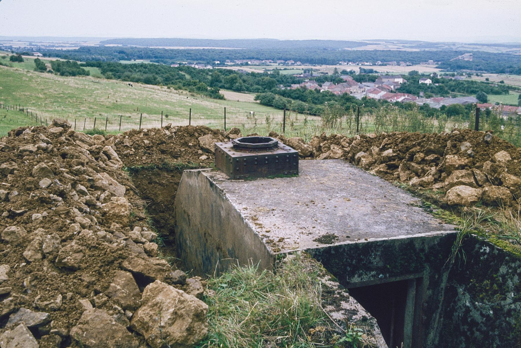 Ligne Maginot - CB317B - BROMMELSBERG - (Observatoire d'infanterie) - Le blockhaus en 1979 lors de l'opération de récupération de la carcasse du char par Amifort