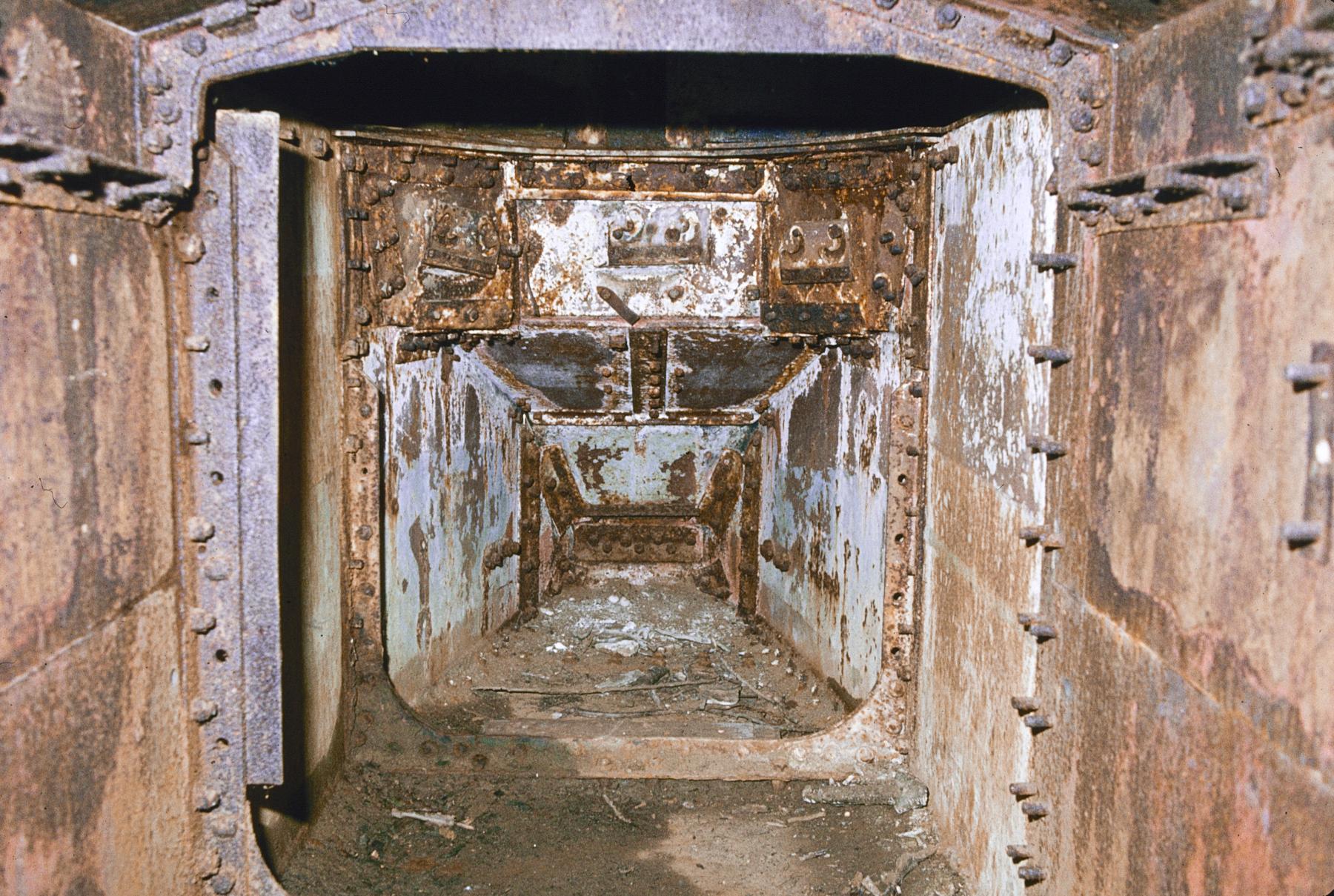 Ligne Maginot - CB317B - BROMMELSBERG - (Observatoire d'infanterie) - Le blockhaus en 1979 lors de l'opération de récupération de la carcasse du char par Amifort