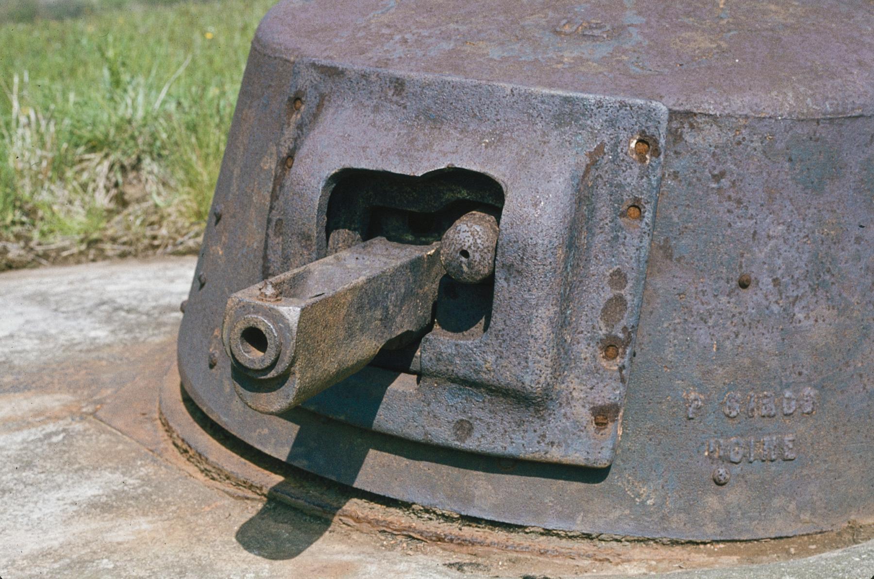 Ligne Maginot - NONNENWALD 3 - (Blockhaus pour arme infanterie) - Vue de la tourelle avec le carter de la mitrailleuse