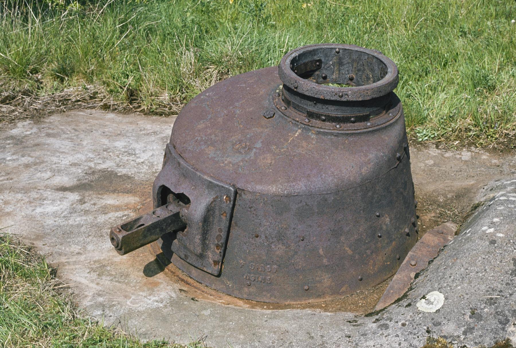 Ligne Maginot - NONNENWALD 1 - (Blockhaus pour arme infanterie) - Vue de la tourelle avec le carter de la mitrailleuse