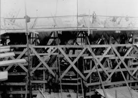 Ligne Maginot - DRACHENBRONN NORD OUEST - (Casemate d'infanterie - Simple) - Goulottes de coulé du béton - Débit 30 m3/h
Photo prise lors du chantier de construction de la tranche de travaux III (entreprise Dietsch)