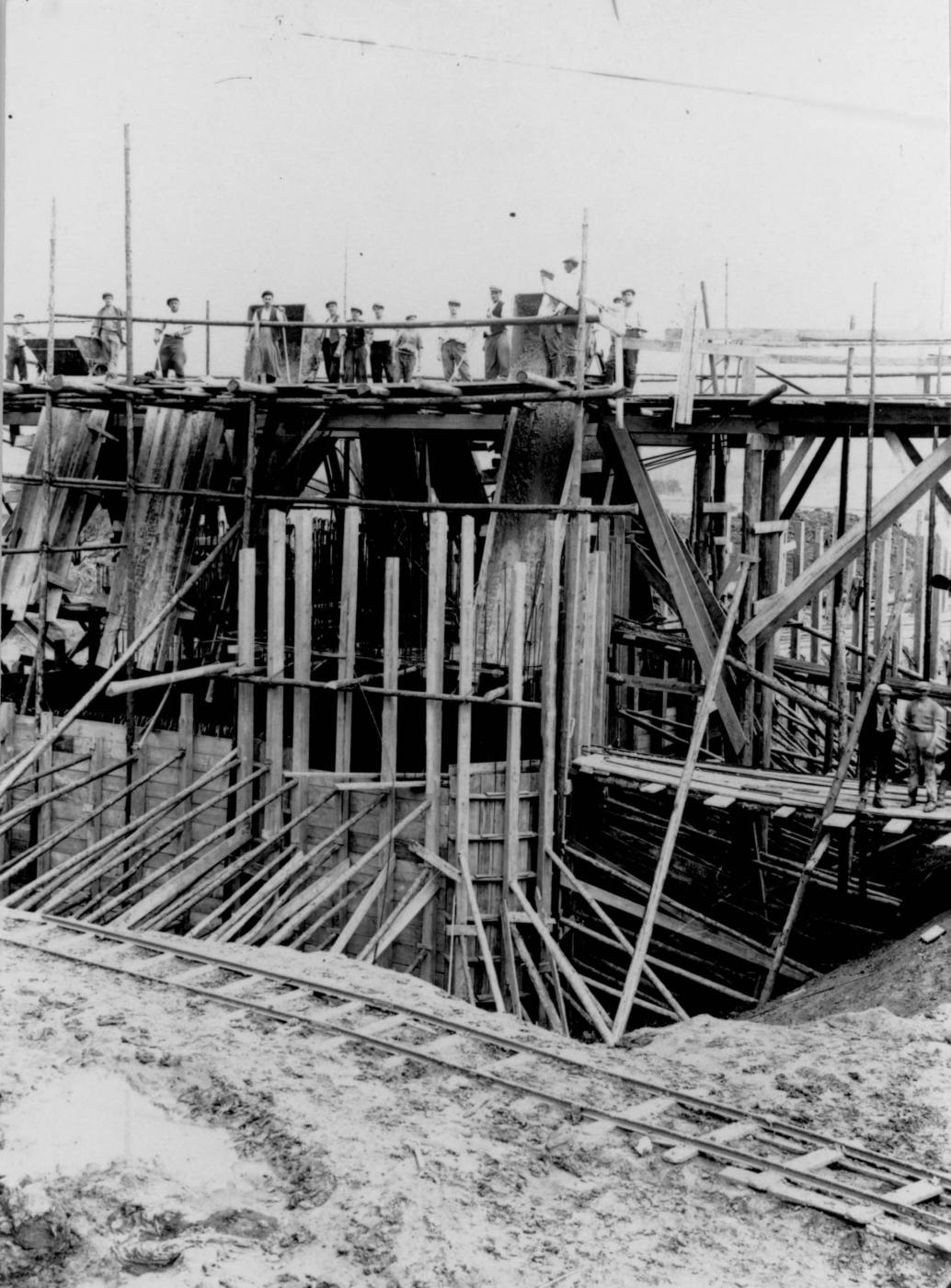 Ligne Maginot - BREITENACKER NORD et SUD - (Casemate d'infanterie - Simple) - Chantier de construction
Entreprise Dietsch
Bétonnage du radier