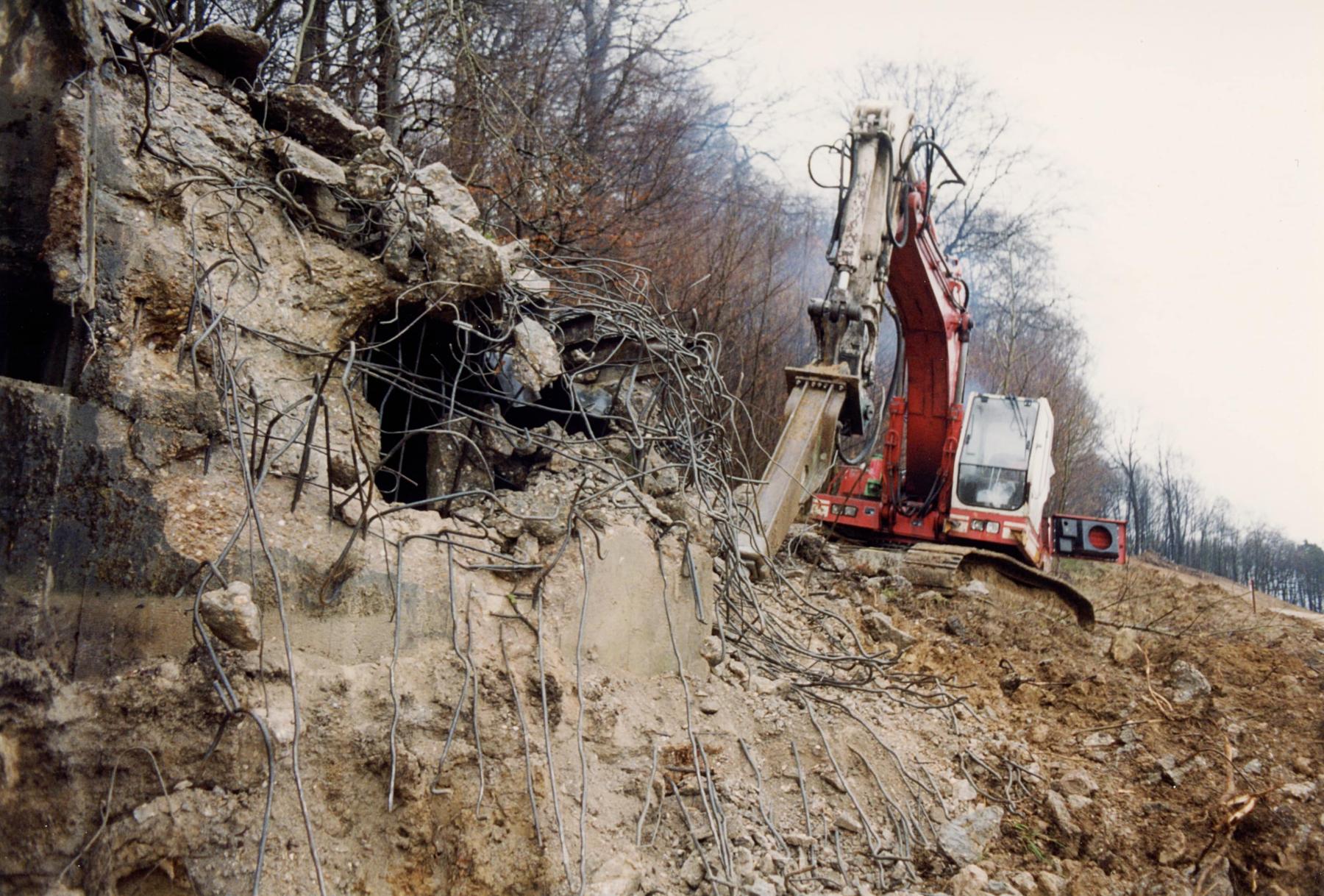 Ligne Maginot - BOIS DE LA COTE (169° RIF) - (PC de Sous-Secteur) - Destruction du bâtiment principal en mars 2000