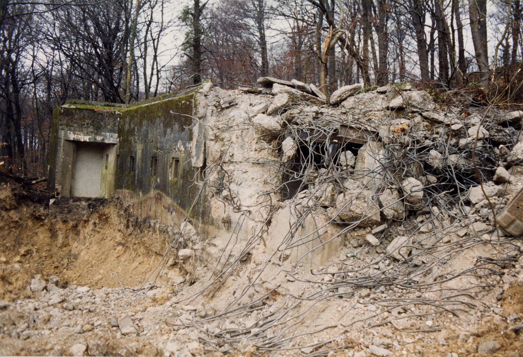 Ligne Maginot - BOIS DE LA COTE (169° RIF) - (PC de Sous-Secteur) - Destruction du bâtiment principal en mars 2000