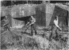Ligne Maginot - BOIS D'OTTONVILLE - BCA1 - (Casemate d'artillerie) - Entretien de la casemate par les allemands.