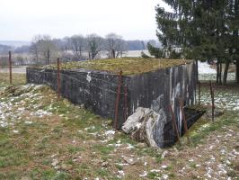Ligne Maginot - KUHFELDER 2 - (Blockhaus pour arme infanterie) - La façade arrière du blockhaus et l'entrée.