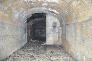 Ligne Maginot - CHATELARD - (Ouvrage d'infanterie) - L’usine, cheminée et fondement du moteur provisoire; au fond la salle de ventilation