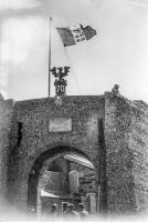 Ligne Maginot - REDOUTE RUINEE - (Ouvrage d'infanterie) - L'avant poste le 02 juillet 1940
Les couleurs italiennes flottent sur l'avant poste. Le blason du régiment est toujours en place