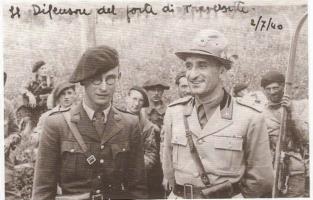 Ligne Maginot - REDOUTE RUINEE - (Ouvrage d'infanterie) - Les officiers français et italien le 02 juillet 1940.
Noter l'utilisation de l'appellation italienne de l'ouvrage 'Traversete' et non pas de la dénomination française.
