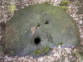 Ligne Maginot - GROS BOIS - C35 - (Casemate d'infanterie) - Essais destructifs sur le dessus de la cloche JM