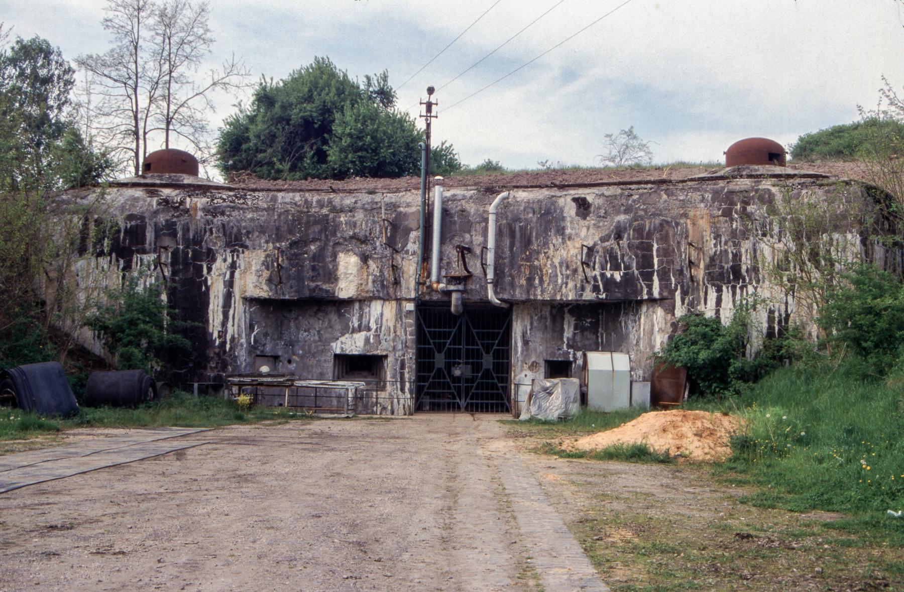 Ligne Maginot - ANZELING - A25 - (Ouvrage d'artillerie) - Entrée des Munitions
2002