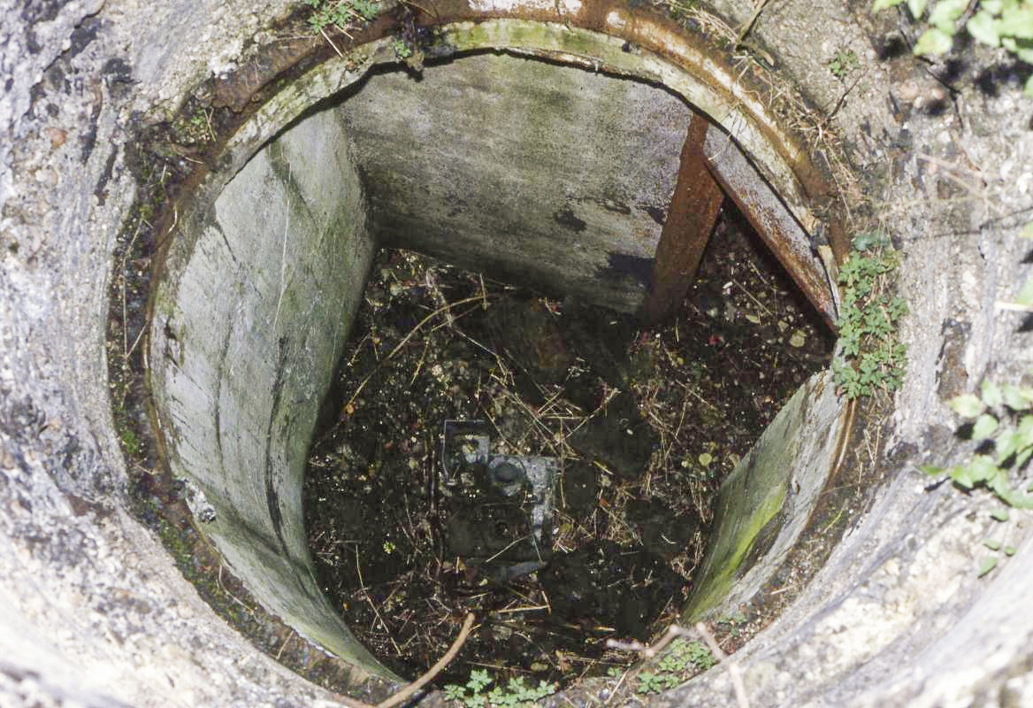 Ligne Maginot - HAUT DE L'ANGUILLE OUEST -  C3 - (Casemate d'infanterie) - Le puits de la cloche GFM