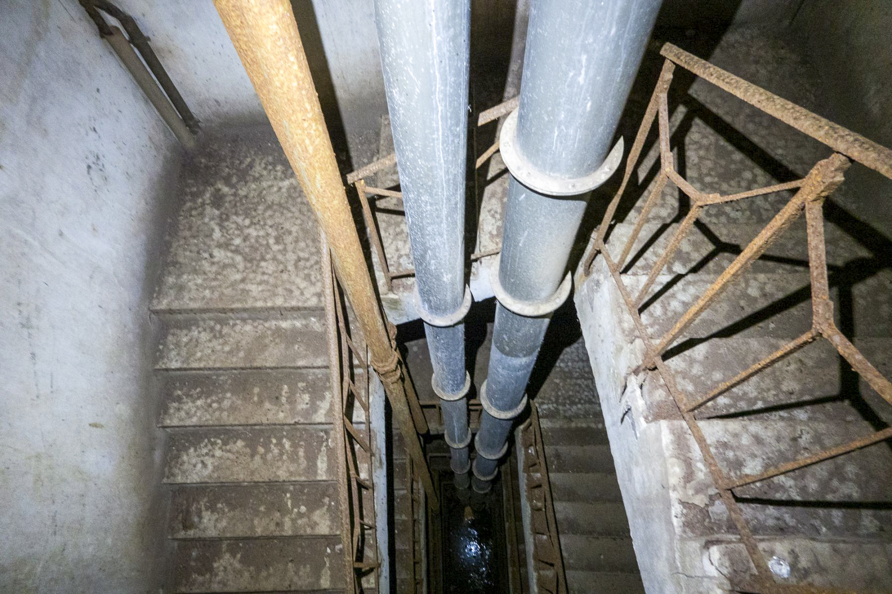 Ligne Maginot - CHENES BRULES - X23 - (Abri) - Coffre Nord
Cage d'escalier