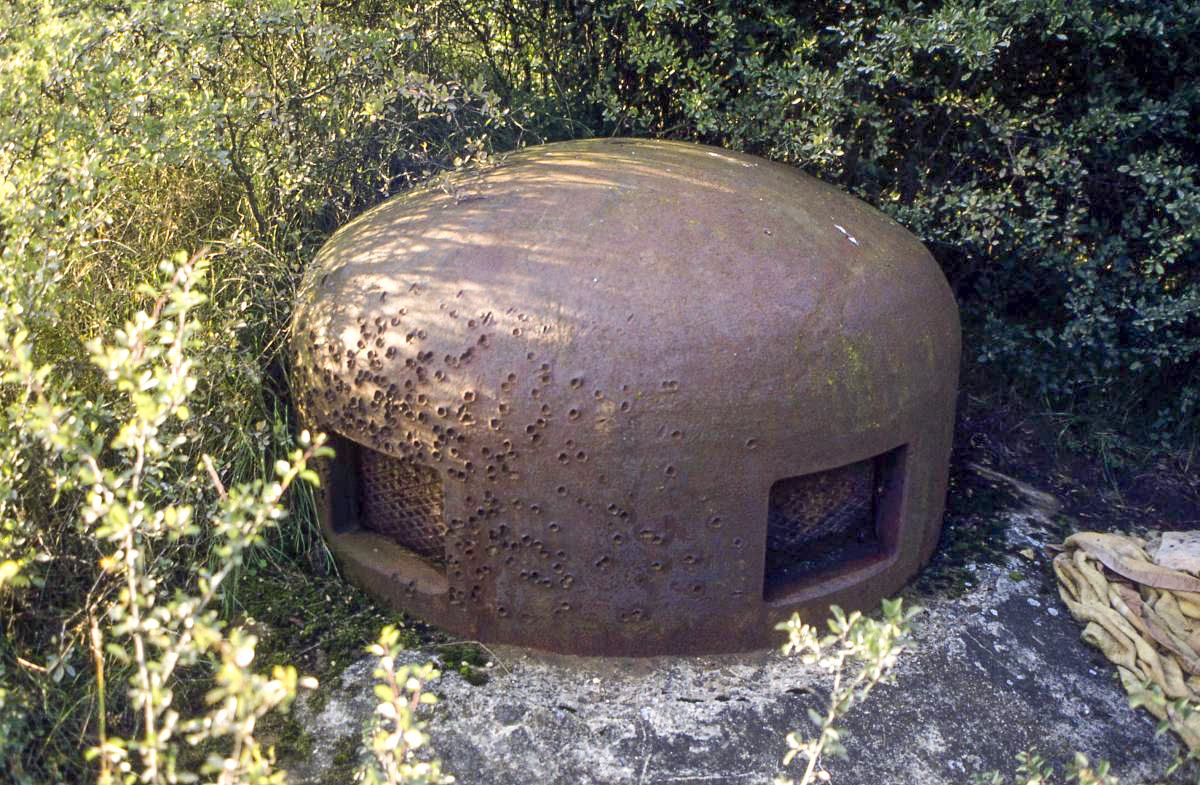 Ligne Maginot - VERBUSCH OUEST - C18 - (Casemate d'infanterie - Simple) - D’innombrables impacts de balles sur la deuxième cloche GFM