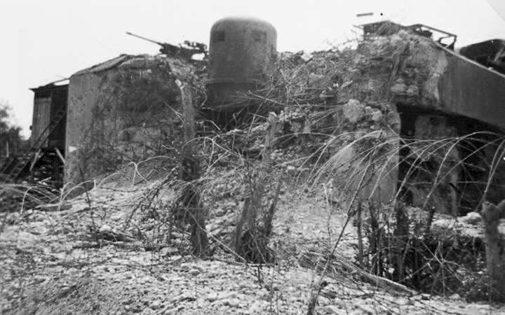 Ligne Maginot - 31/1 - PONT DE BATEAUX DE NEUF BRISACH - (Casemate d'infanterie - Double) - Photographie prise en juin-juillet 1940.
La cloche est pratiquement déchaussée