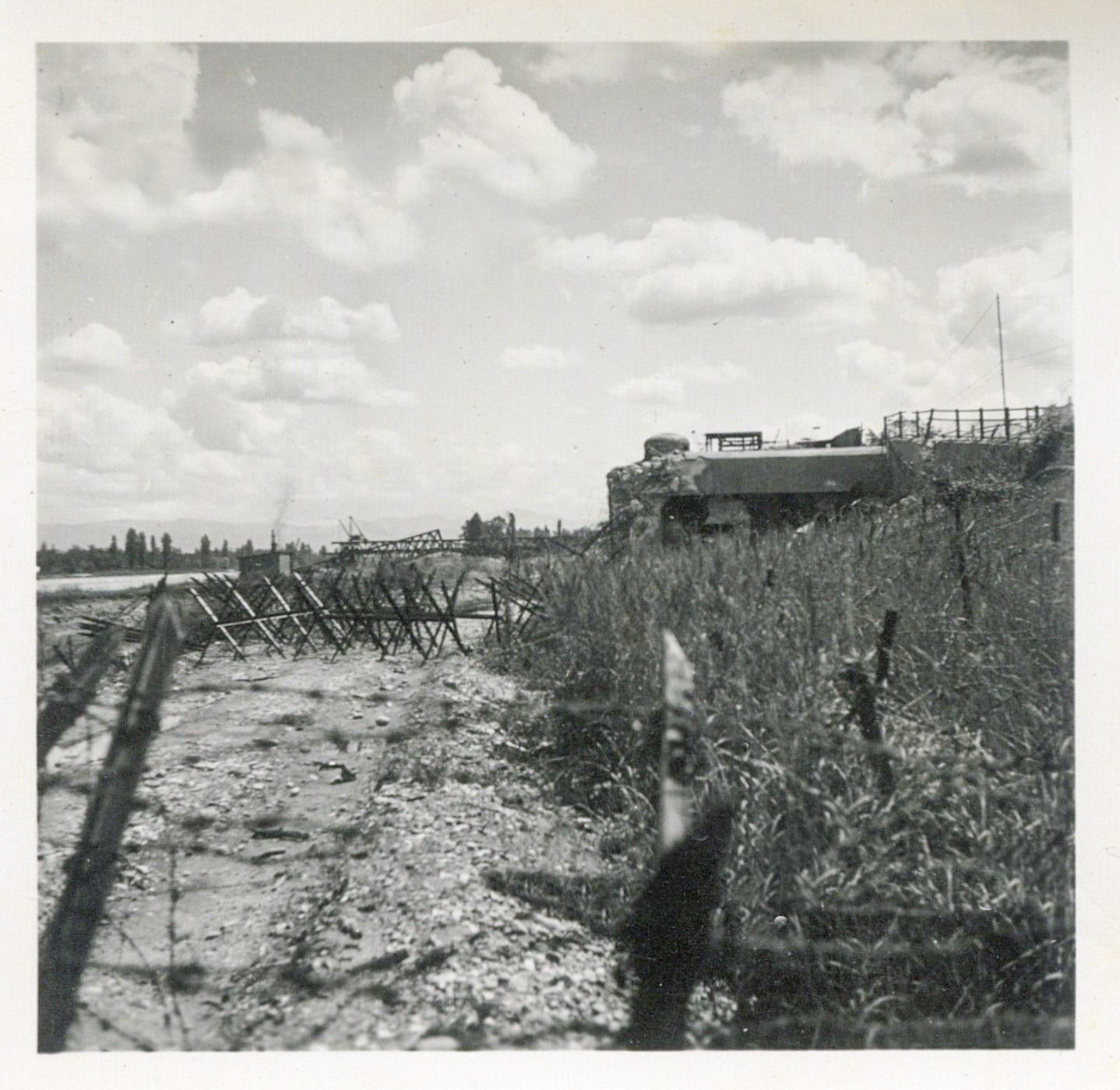Ligne Maginot - 31/1 - PONT DE BATEAUX DE NEUF BRISACH - (Casemate d'infanterie - Double) - Photo allemande 