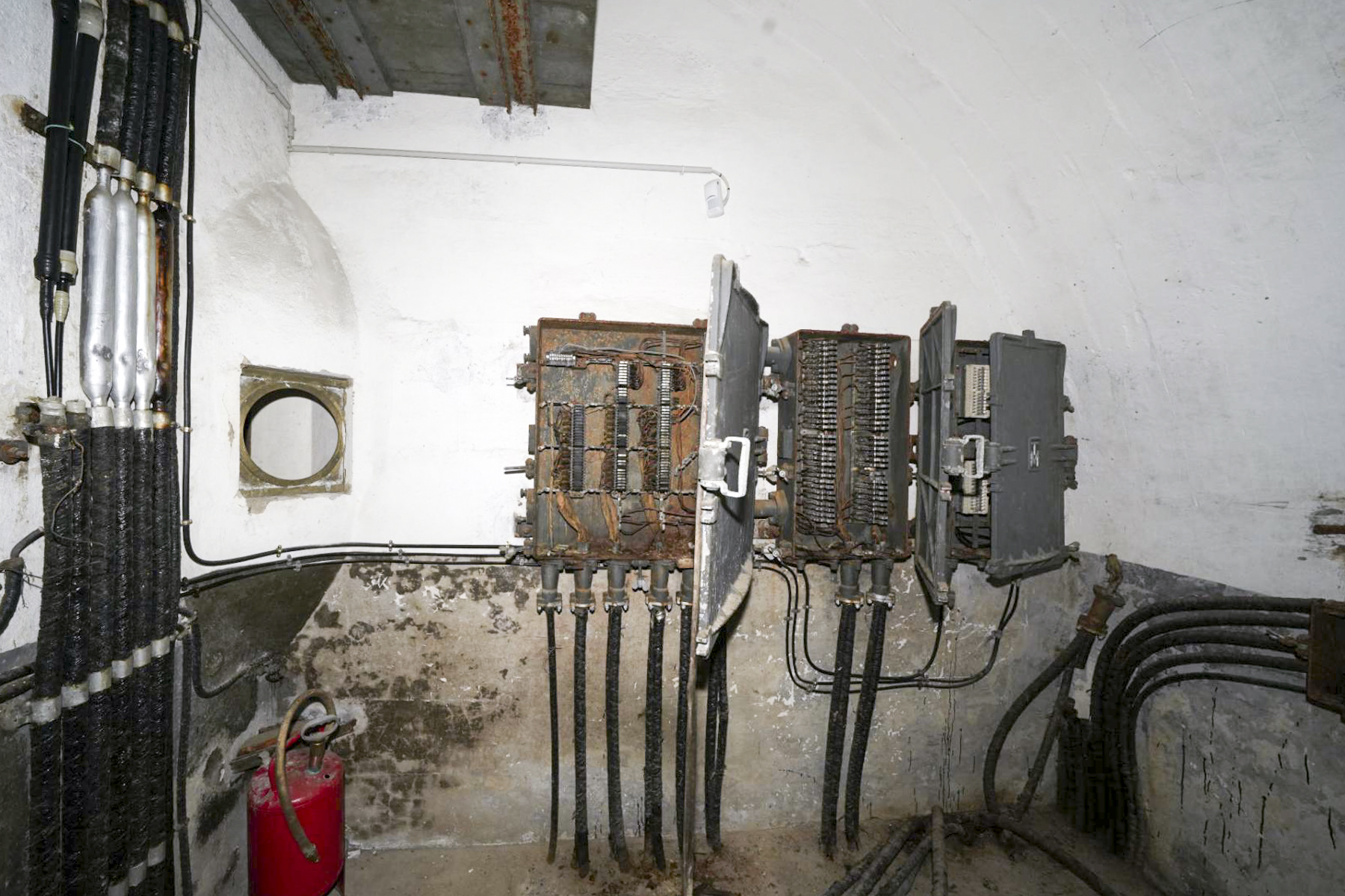 Ligne Maginot - VULMIS OU VULMIX - (Position d'artillerie préparée) - Central téléphonique installé dans l'ancien magasin à poudre caverne