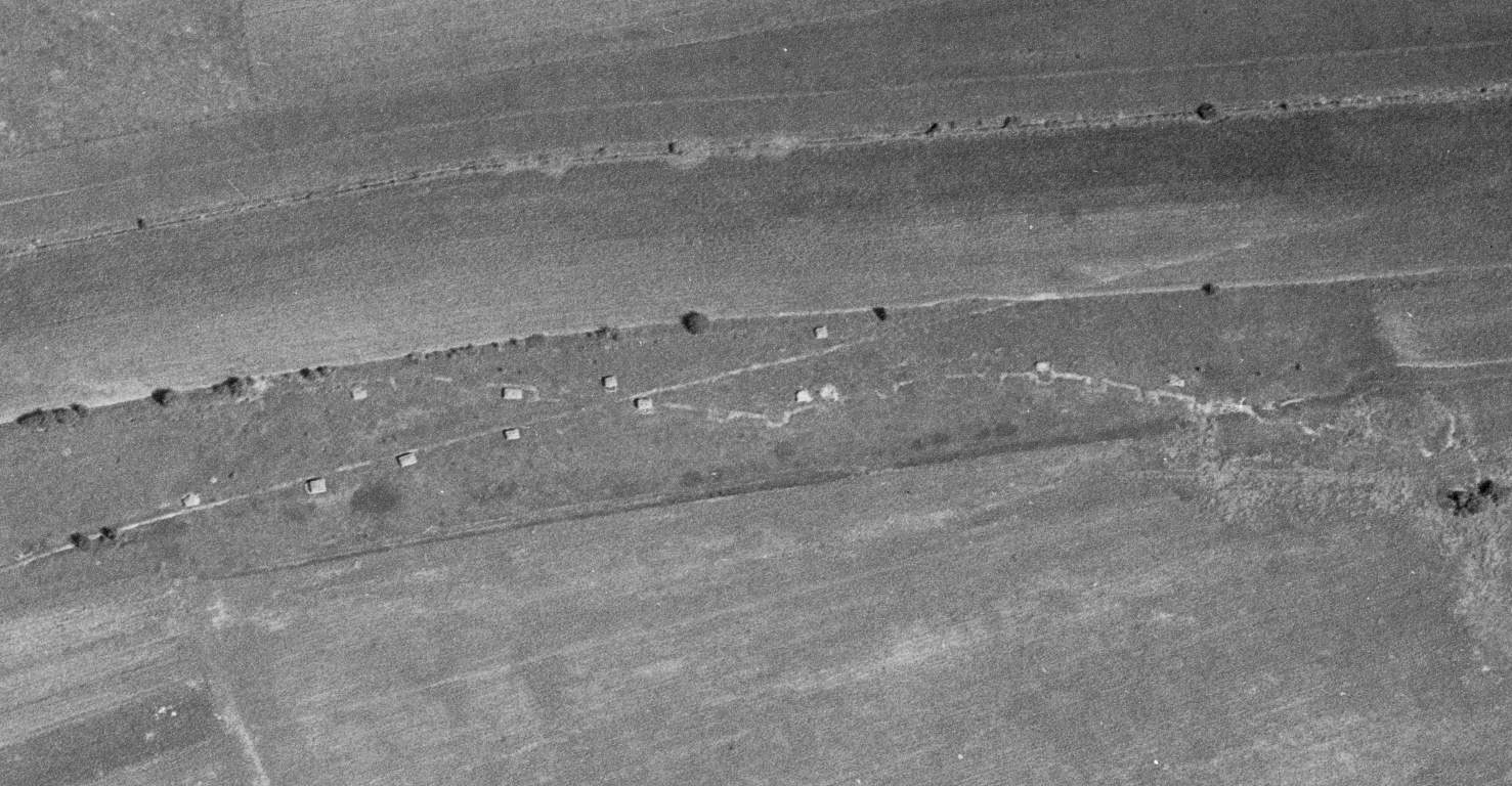Ligne Maginot - DB112 - (Blockhaus pour canon) - Vue aérienne de la zone où est située le bloc Db112. De nombreux blocs inconnu sont visibles, ainsi que les tracés de tranchées.