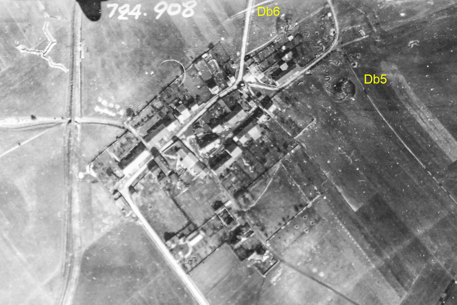 Ligne Maginot - DB6 - (Blockhaus pour canon) - Vue aérienne de Tressange avec Db5 et Db6 - 11 mars 1940