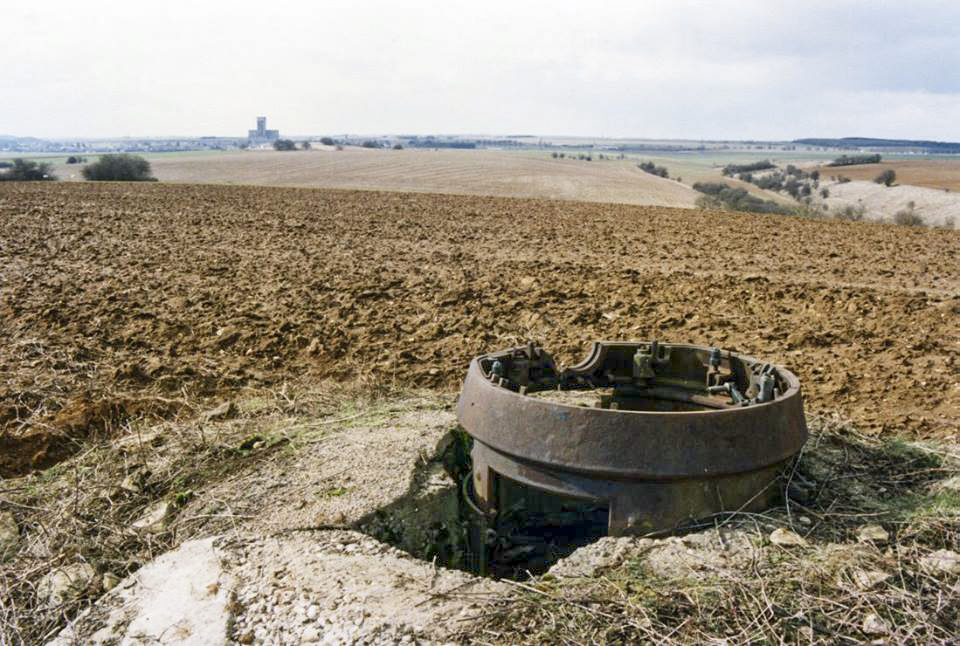 Ligne Maginot - DT4 - (Cuve pour arme d'infanterie) - 