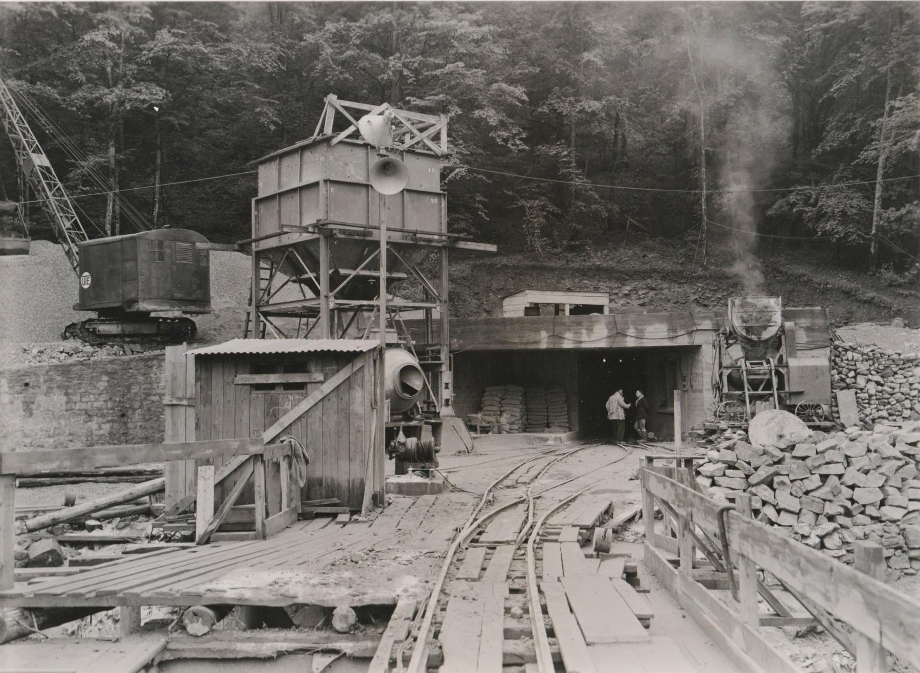 Ligne Maginot - METRICH - A17 - (Ouvrage d'artillerie) - Construction de l'ouvrage par la société La Construction Générale
Photo prise aux environs de 1932
L'entrée du chantier