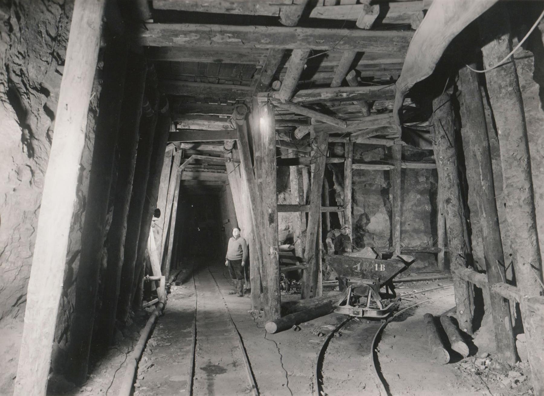 Ligne Maginot - METRICH - A17 - (Ouvrage d'artillerie) - Construction de l'ouvrage par la société La Construction Générale
Photo prise aux environs de 1932
Percement des galeries et locaux 